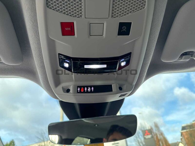 Fiat 600e 54kWh Red  LED PDC KLIMAAT CARPLAY 11KW OBC